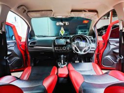 Honda Jazz RS A/T 2016 Floating TV 6