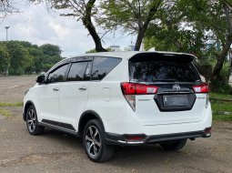 Toyota Innova Venturer DIESEL MATIC 2021 Putih Istimewa sekali KM Low PASTI SUKA BGT GRESS JAMIN 8