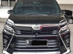 Toyota Voxy A/T ( Matic ) 2018 Hitam Km 28rban Mulus Siap Pakai Good Condition