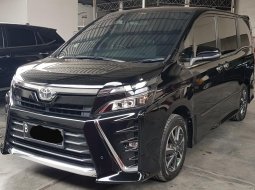 Toyota Voxy A/T ( Matic ) 2018 Hitam Km 28rban Mulus Siap Pakai Good Condition