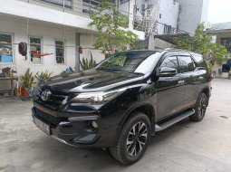 Toyota Fortuner 2.4 VRZ 4x2 TRD AT 2019 Hitam 2