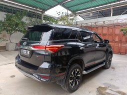 Toyota Fortuner 2.4 VRZ 4x2 TRD AT 2019 Hitam 8