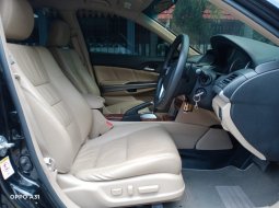 Jual mobil Honda Accord 2012 km low 2