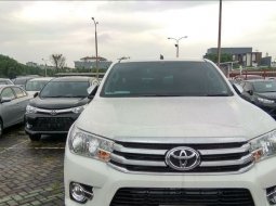 Toyota Hilux D-Cab 2.4 V (4x4) DSL A/T 5