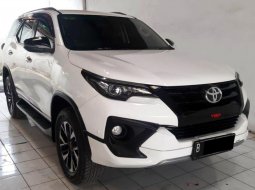 Toyota Fortuner VRZ TRD Diesel A/T 2018 DP Minim 3