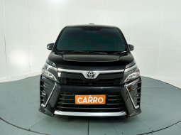 Toyota Voxy 2.0 AT 2017 Hitam 1