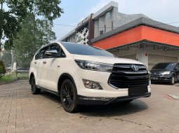 Toyota Innova Venturer 2.0 AT Matic 2017 Putih 7