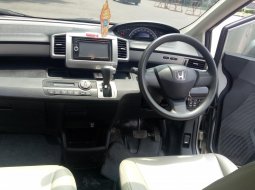 Honda Freed PSD 2013 Silver 6