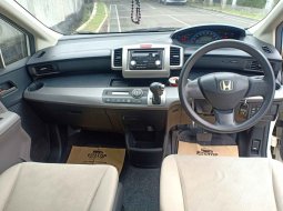 DKI Jakarta, Honda Freed 2011 kondisi terawat 9