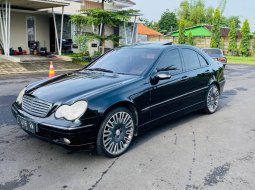 Mercedes-Benz C-Class 2004 Jawa Timur dijual dengan harga termurah 1