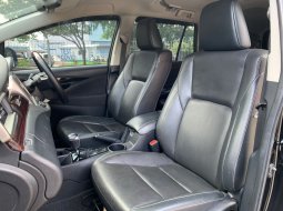Toyota Innova Venturer 2.0 AT Matic 2018 Hitam 5