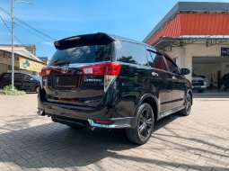 Toyota Innova Venturer 2.0 AT Matic 2018 Hitam 8