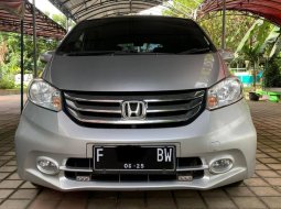 Jual mobil bekas murah Honda Freed 2015 di Jawa Barat 12