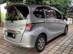 Jual mobil bekas murah Honda Freed 2015 di Jawa Barat 3