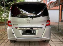 Jual mobil bekas murah Honda Freed 2015 di Jawa Barat 11