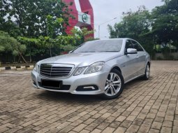 Banten, Mercedes-Benz E-Class 2010 kondisi terawat 2