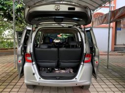 Jual mobil bekas murah Honda Freed 2015 di Jawa Barat 10