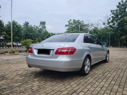 Banten, Mercedes-Benz E-Class 2010 kondisi terawat 5