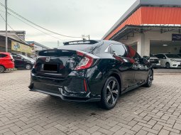  Honda Civic Hatchback 1.5 Turbo CVT Matic 2018 Hitam 3