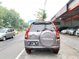 Mobil Honda CR-V 2004 2.4 terbaik di Jawa Timur 7