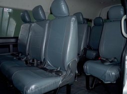 Toyota Hiace Commuter 2.5 MT 2015 Silver 8