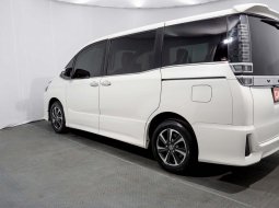 Toyota Voxy 2.0 AT 2019 Putih 5