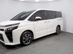 Toyota Voxy 2.0 AT 2019 Putih 3