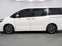 Toyota Voxy 2.0 AT 2019 Putih 5