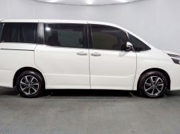 Toyota Voxy 2.0 AT 2019 Putih 4