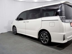 Toyota Voxy 2.0 AT 2019 Putih 6