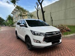 Mobil Toyota Venturer 2018 2.0 Q A/T terbaik di Banten 2