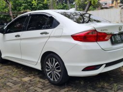 Honda City 1.5 E AT 2017 / 2018 / 2016 White On Black Mulus Low KM TDP 35Jt 10