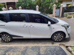 Mobil Toyota Sienta 2017 V terbaik di Sumatra Selatan 1
