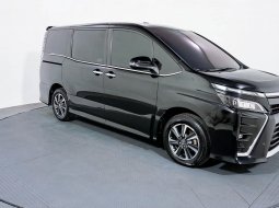 Toyota Voxy 2.0 AT 2018 Hitam 1