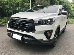 Toyota Venturer 2.4 A/T DSL 2021 Putih 10