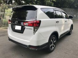 Toyota Venturer 2.4 A/T DSL 2021 Putih 8