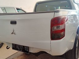 Jual Mobil Bekas. Promo Mitsubishi Triton HDX MT Double Cab 4WD 2015 Putih 3