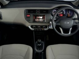 JUAL Kia Rio SE 1.4 MT 2012 Putih 9