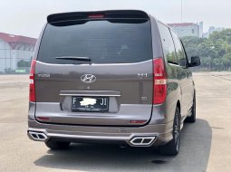 Hyundai H-1 XG 2018 Coklat 5