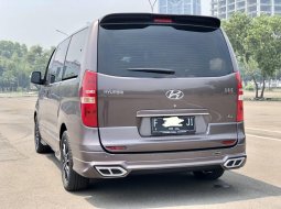 Hyundai H-1 XG 2018 Coklat 6