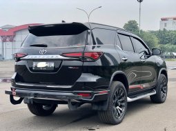 Toyota Fortuner 2.4 VRZ TRD AT 2019 Hitam 5