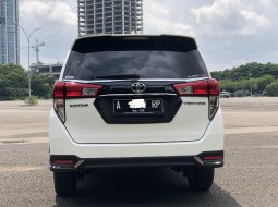 Toyota Innova Venturer 2021 Putih 3