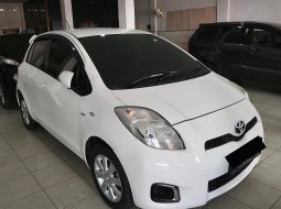 Toyota Yaris 1.5 J 2013 Putih, / Wa: 081387870937 2