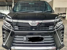 Toyota Voxy 2.0 AT ( Matic ) 2018 Hitam Km low 22rban Good Condition 1