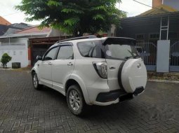Jawa Timur, Daihatsu Terios R 2015 kondisi terawat 3