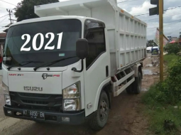 Promo Book1nG Fee Isuzu NMR 71 HD 5.8 2019 Truck 2