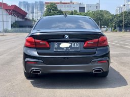 BMW 5 Series 530i M Sport 2020 Hitam 4