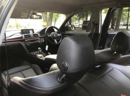 BMW 3 Series 320i 2017 Hitam 10