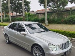 Banten, jual mobil Mercedes-Benz C-Class C200 2002 dengan harga terjangkau 5