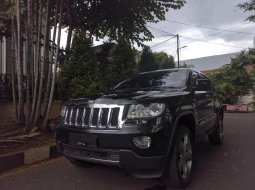 Mobil Jeep Grand Cherokee 2012 Overland terbaik di DKI Jakarta 16